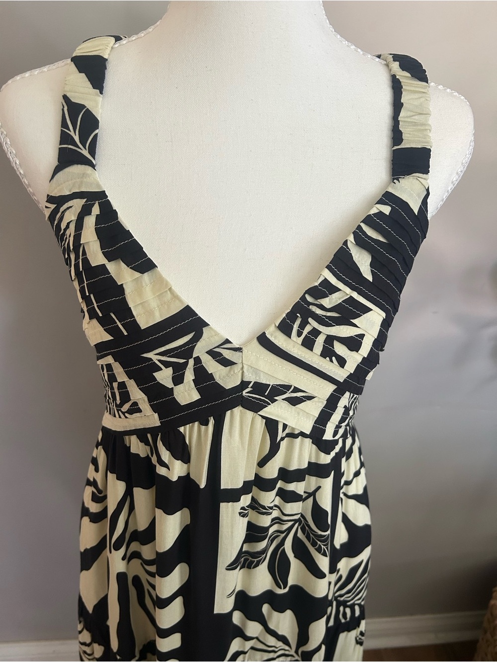 THML Black & Cream Floral Block Maxi Dress - Picture 4 of 7